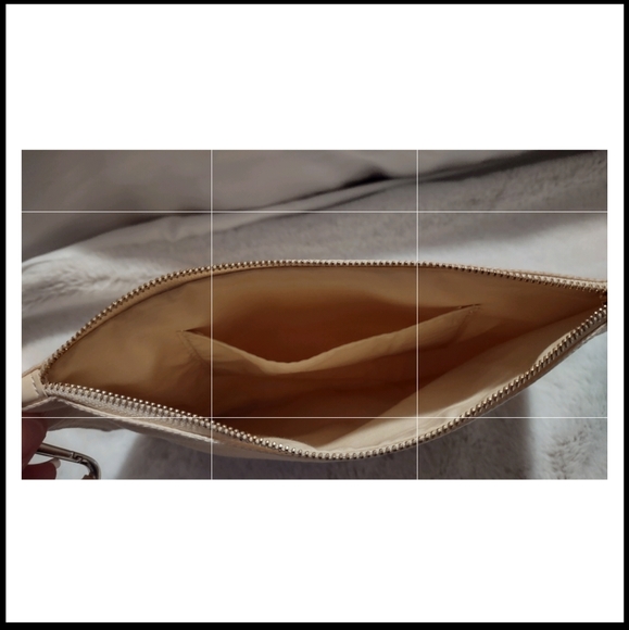 🆕Burberry Wristlet - Picture 5 of 10